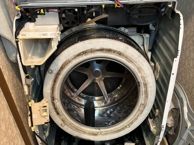 ドラム式洗濯機分解洗浄　当社にお任せください！