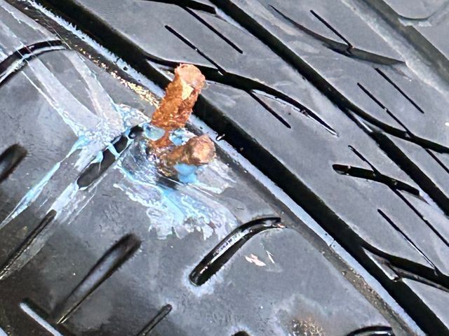 出張パンク修理致します。タイヤの事ならお任せください。迅速に作業いたします！