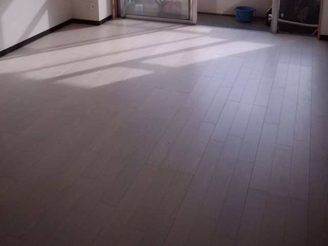 既存フローリング撤去、新規フローリング張り