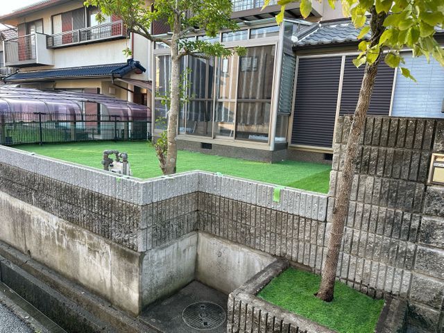 お庭の雑草等お掃除致します！