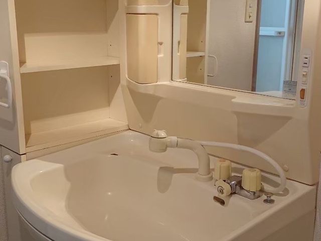 専用道具と特殊な洗剤で隅々まで綺麗に！目に見えて分かるぐらいの仕上りなります。