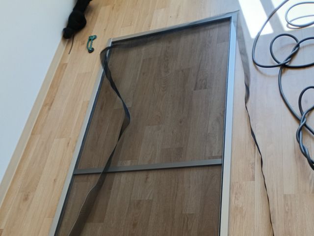 網戸貼り替え。