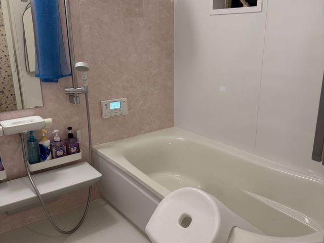 浴室をピカピカにクリーニング