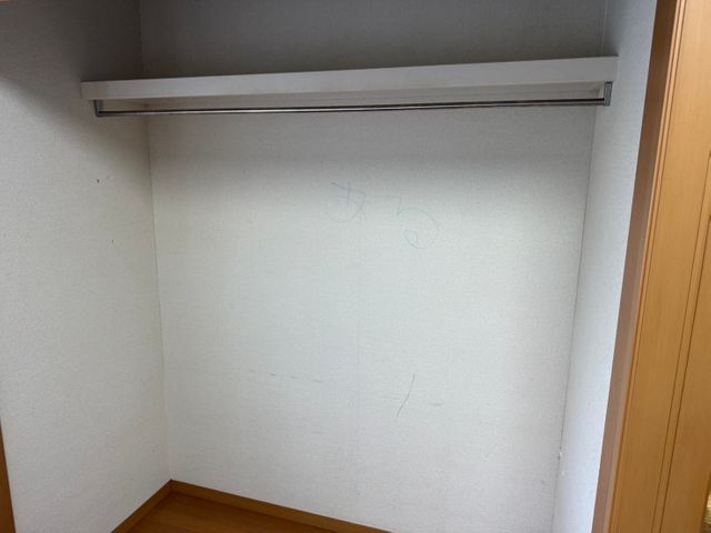 下地がなくても補強して取り付けます！後付けハンガーパイプ取付工事！