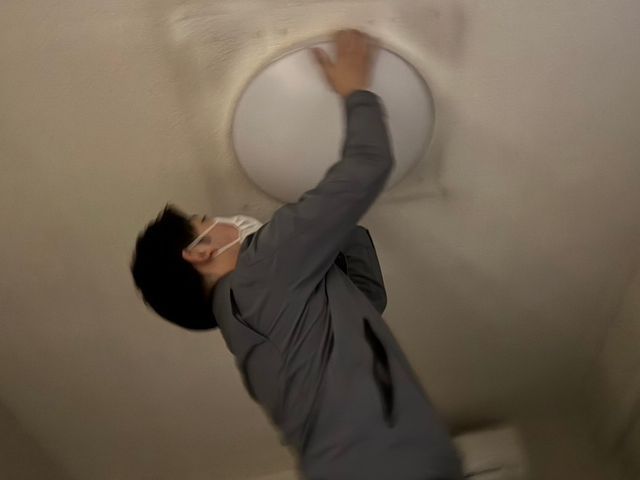 シーリング照明、電球の取り付けと取り外し