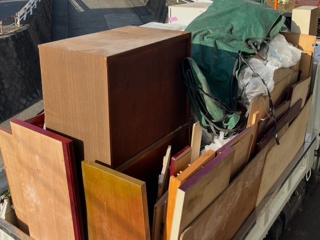 大切な品物を一つひとつ丁寧に扱い、ご遺族の気持ちに寄り添いながら整理いたしますサービスの画像