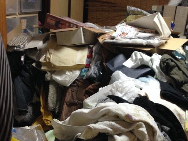 大切な品物を一つひとつ丁寧に扱い、ご遺族の気持ちに寄り添いながら整理いたします