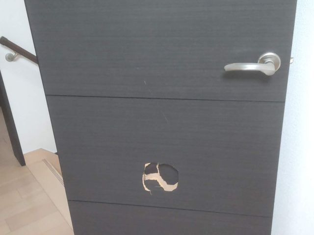 屋内ドアのダイノックシート施工