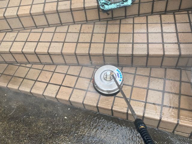 業務用高圧洗浄で静かに素早く洗浄致します！