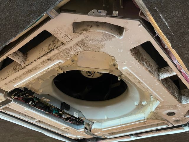 定期洗浄で寿命延長◆業務用エアコンを徹底清掃し省エネ効果でコスト軽減に貢献