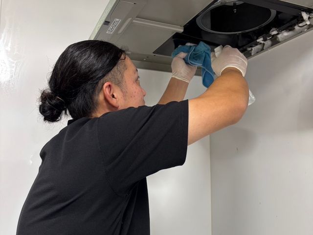 冬に向けて換気扇を綺麗にしませんか？経験と知識を活かして迅速丁寧に作業いたします