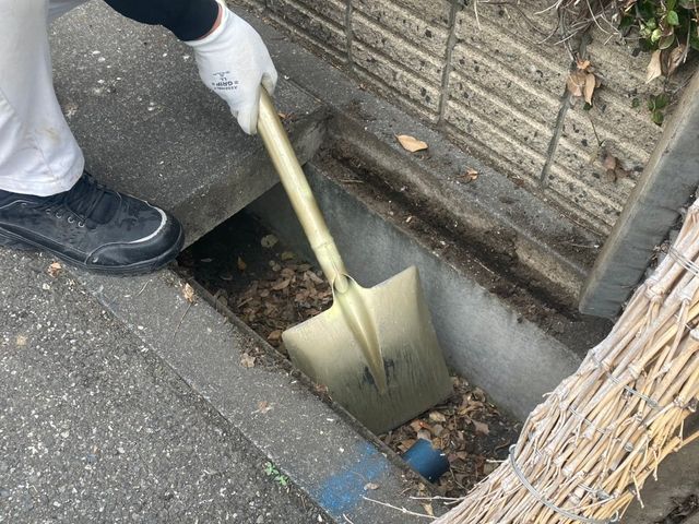 《側溝掃除》はお任せ下さい！　経験と知識をいかして迅速に対応致します