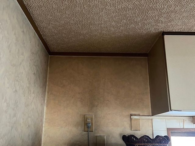 健康を守り有害物質ゼロで赤ちゃんにも安心の高機能再生塗装で壁紙がキレイに蘇る!!