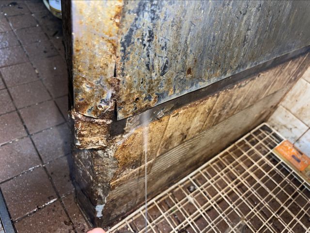 追加料金なしの安心施工　　　　　　　　　　　粘着トラップ・薬剤　込みで徹底駆除