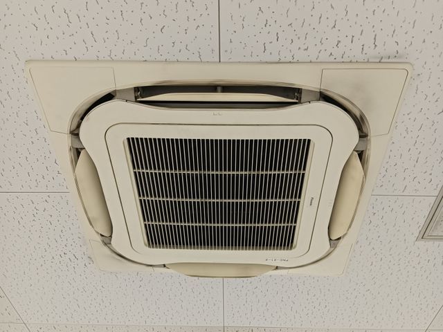 プロの技術で納得の仕上がり！汚れも臭いもなかったコトに！店舗もオフィスも大歓迎