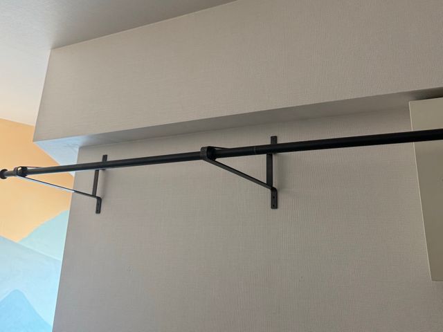 ハンガーパイプの取付はプロにお任せ下さい。