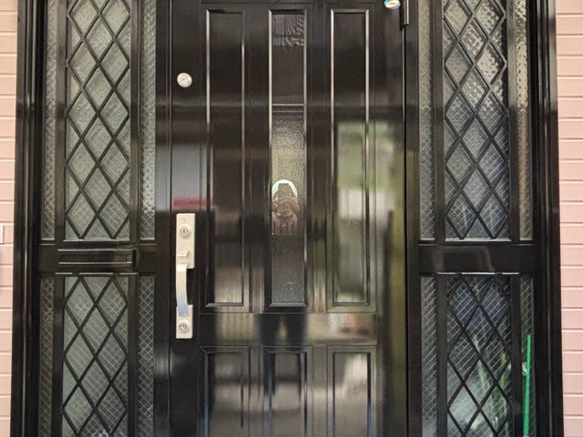 ［塗装歴20年以上・一級塗装技能士］玄関ドア蘇らせます