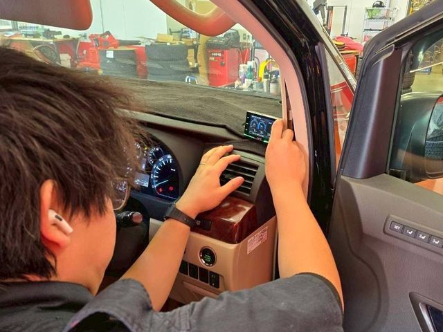 丁寧&スピーディな仕上がりで大好評！配線も美しく仕上げる出張作業