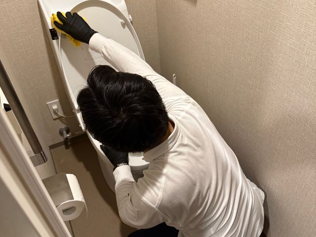 落ちない尿石・黒ずみもスッキリ！高評価のプロが丁寧に洗浄◎