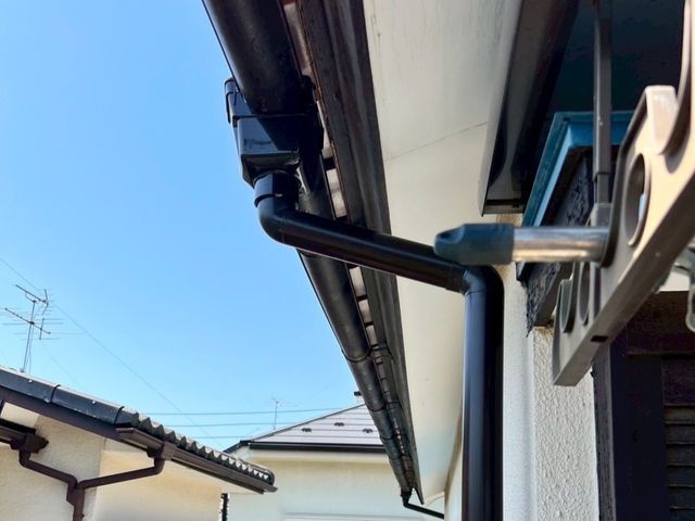 雨樋の修理、清掃はお任せください！雨水の溢れの原因を究明し早急に対応します。