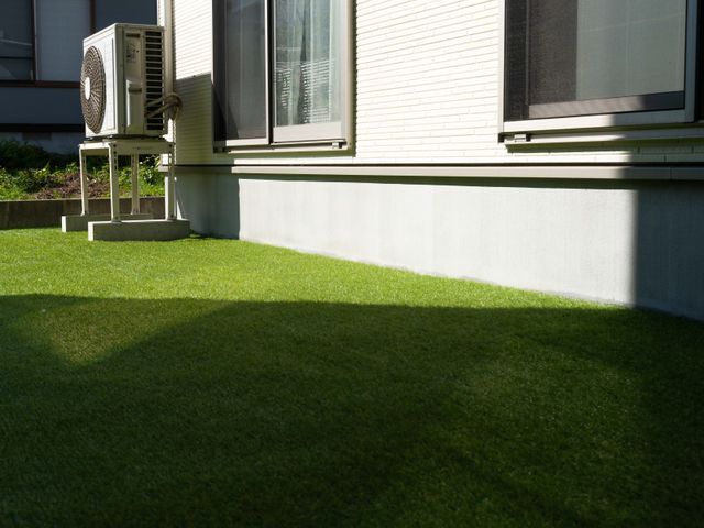 みどりがキレイな芝を張ります