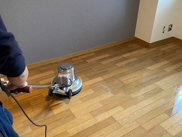 フロアクリーニング！剥離、洗浄、ワックスでピカピカ！