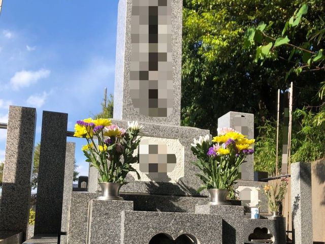 お花と駐車場代込。真心を込めてお墓参り、お掃除致します。雑草も綺麗に致します。