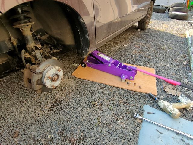 出張タイヤ交換サービス【国家資格保有者】