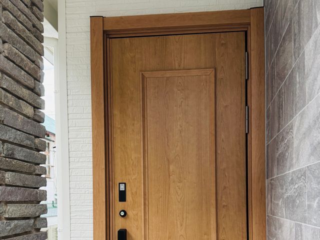 ミリ単位でこだわる精密職人が、おうちの顔をしっかり整えます。