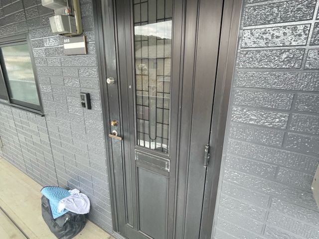 玄関ドアのキズ・へこみ、補修で美しく！