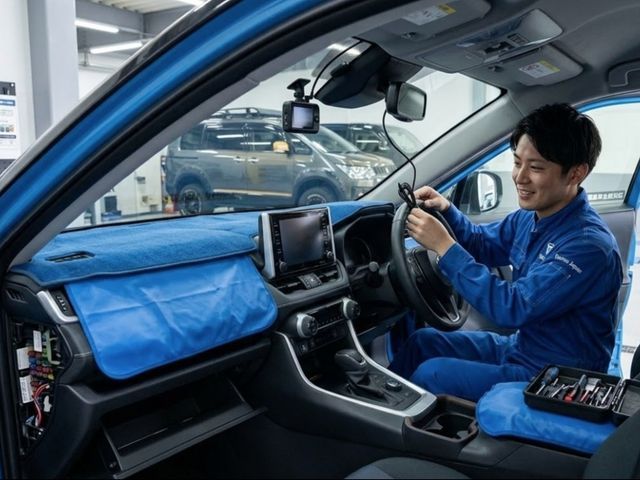 口コミ高評価！国産車ドラレコ取付｜大切なお車を丁寧に養生して作業します