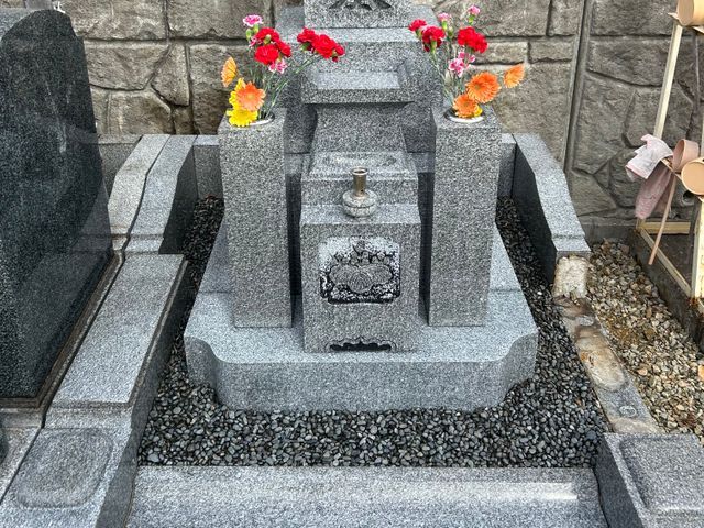 お墓参り代行｜清掃・お花・お線香まで丁寧に対応します