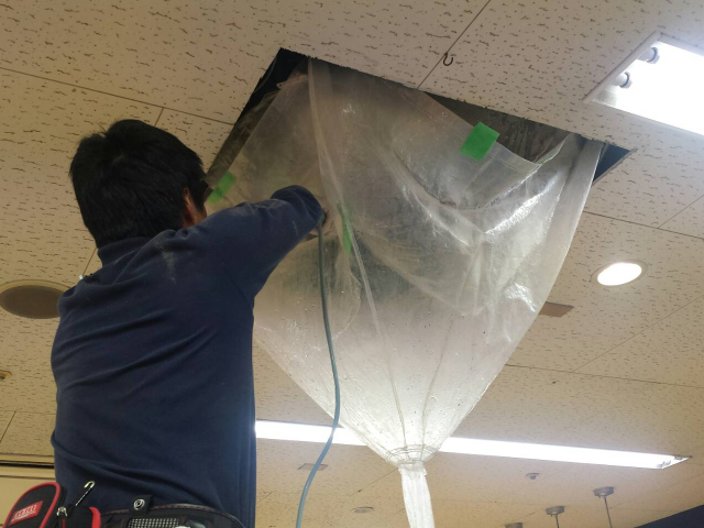 【業務用エアコン洗浄】分解洗浄でエアコンをキレイにお掃除します！