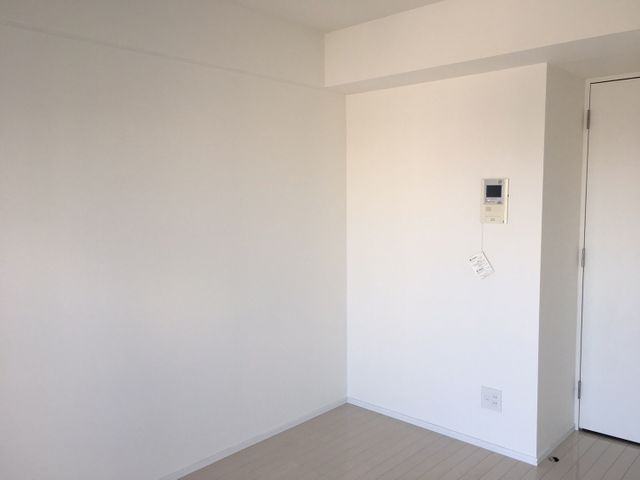 【クロスメイク/壁紙塗装】お引越し前の施工がオススメ！廃材少なく時短＋安価サービスの画像