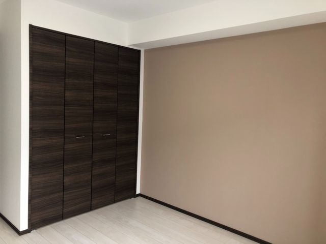 【クロスメイク/壁紙塗装】お引越し前の施工がオススメ！廃材少なく時短＋安価サービスの画像