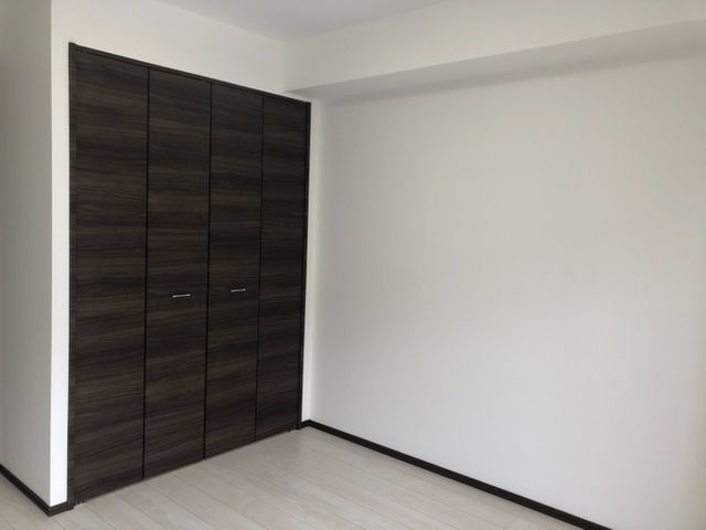 【クロスメイク/壁紙塗装】お引越し前の施工がオススメ！廃材少なく時短＋安価サービスの画像