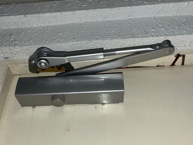 ドアクローザ交換