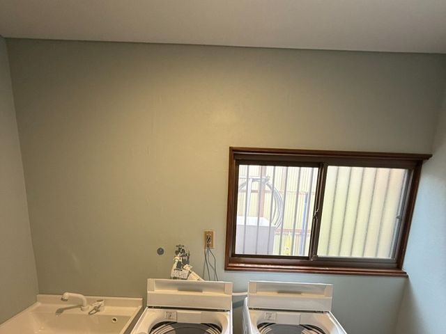 壁紙や床の貼替えはお任せください‼　お見積り無料サービスの画像