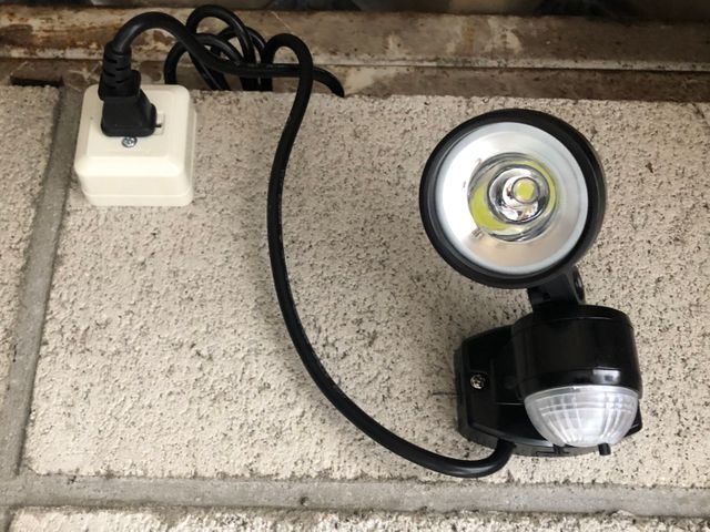 センサーライト、屋外照明器具各種取り付けお任せ下さい