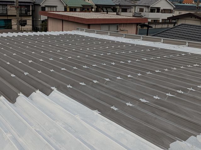 折半屋根、カラーベスト、セメント瓦、塗替え工事
