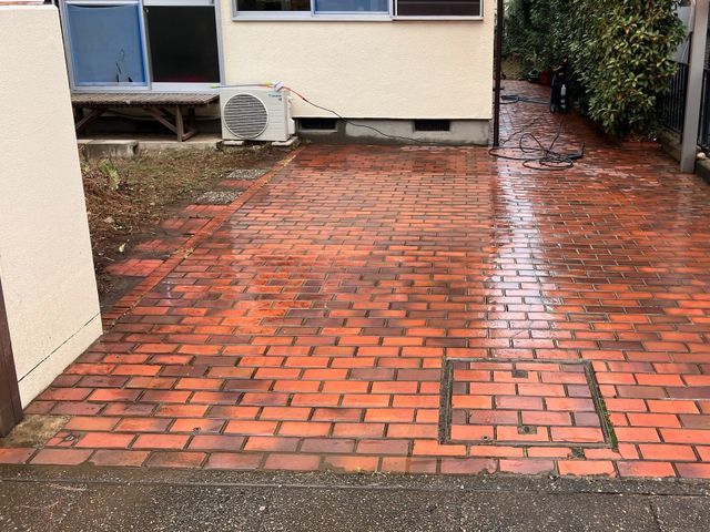 高圧洗浄機と洗剤を使って黒ずみ退治！