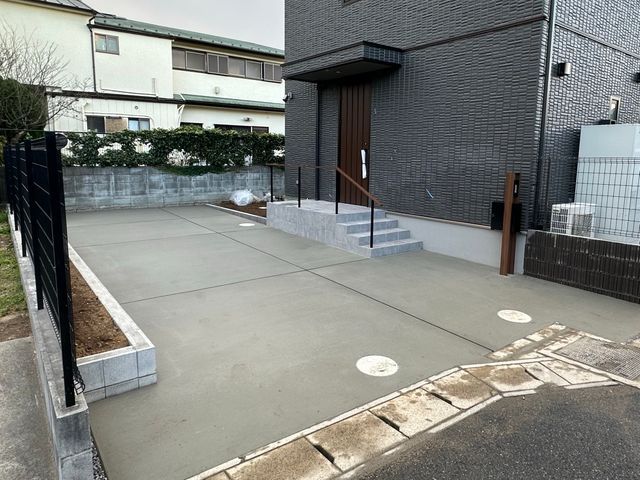 駐車場 玄関スロープ土間施工