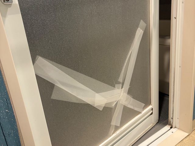 【東京発】浴室ドアのパネル交換、火災保険対応可、当日対応可、高さ180㎝以上対応