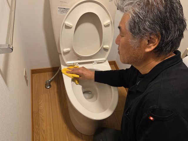 《尿石・水垢もスッキリ♪》汚れによる追加料金一切なし◎土日祝日も大歓迎！