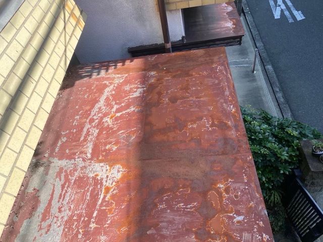 トタン屋根塗装工事 － サビ止めから仕上げまで丁寧に施工