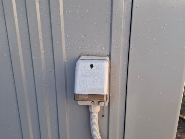 外部防水コンセント取り付け工事