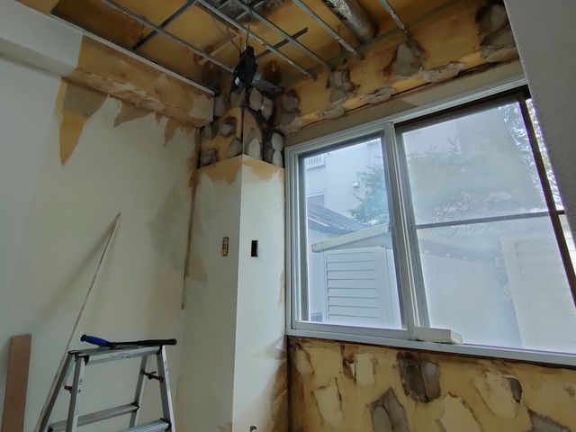 壁の穴・凹み補修｜クロス壁紙の修復　 即日見積もり・最短翌日施工