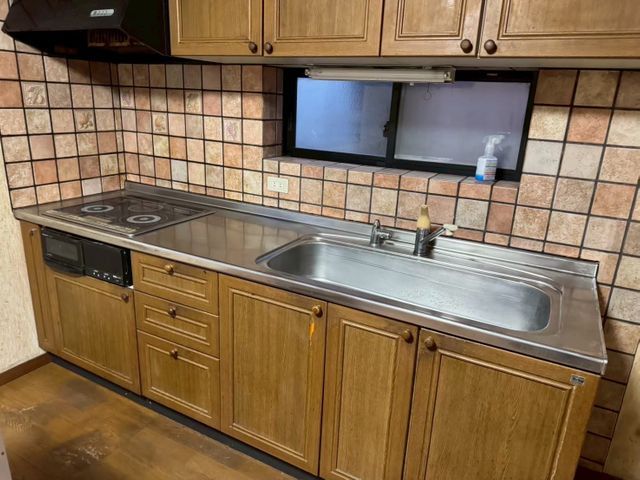 心を込めてキッチンが綺麗になるように作業します♪