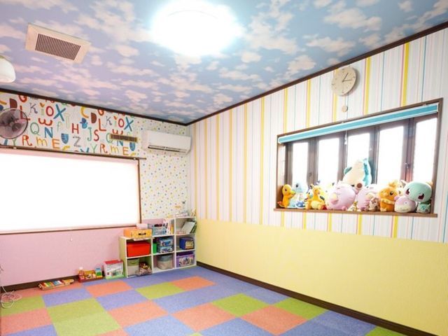 豊富な経験を活かした技術力抜群の壁紙貼替え・30年以上の職人技でお住まいを美しくサービスの画像
