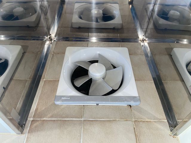 長年の油を徹底除去！！換気扇（プロペラタイプ）クリーニング